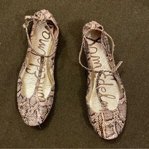 SAM EDELMAN  -GENUINE LEATHER T STRAP FLATS REPTILE PRINT size 9 1/2